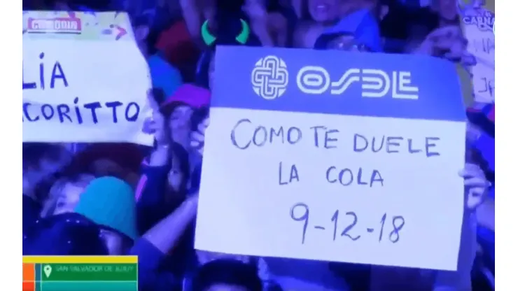 Estaba dando un show en pleno carnaval y leyó un cartel contra Boca