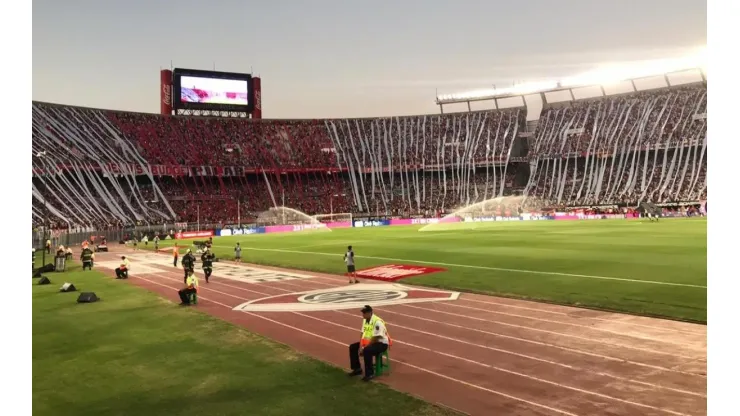 Un jugador más: espectacular recibimiento de River