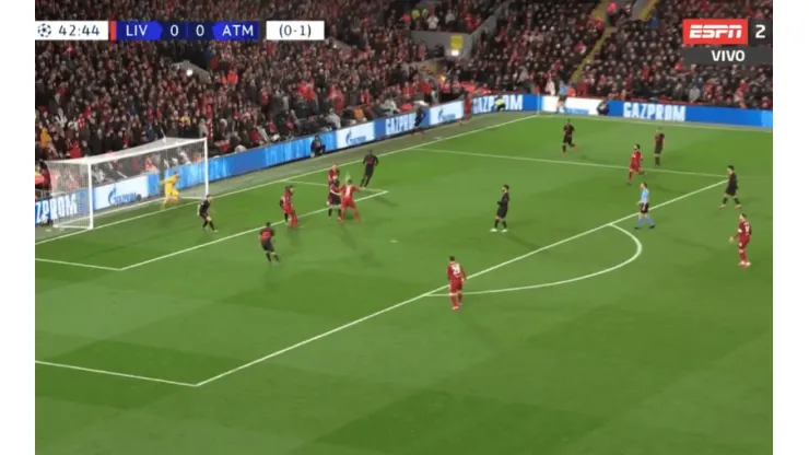 No lo marcaba nadie, Wijnaldum puso la cabeza y metió el 1-0 para Liverpool