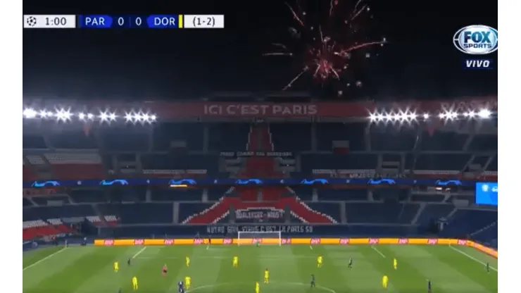 Amor puro: hinchas del PSG se juntaron fuera del estadio y metieron show de fuegos artificiales