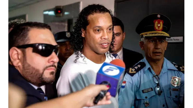 Un asesino y un ladrón le ganan un partido a Ronaldinho en prisión