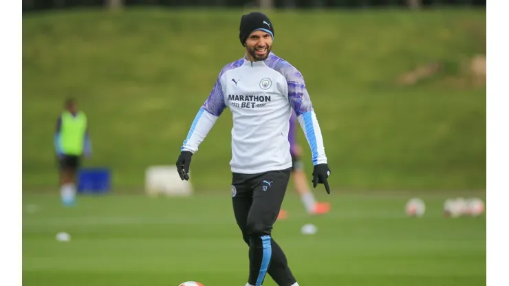 Es un maestro: Agüero le enseñará español a niños de entre 5 y 14 años