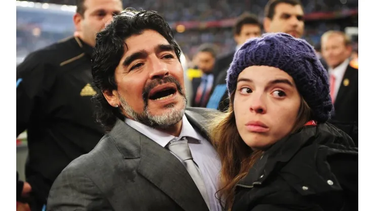 Dalma Maradona estalló en Twitter porque no le pasan el número de su papá