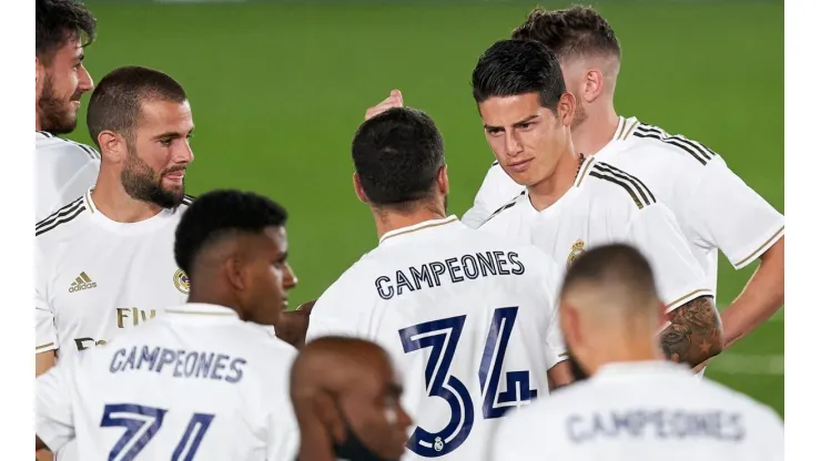 La foto de James con el trofeo de la Liga de España que no subió a sus redes