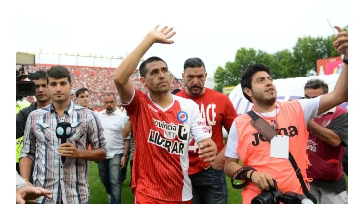 Batallini sobre Riquelme cuando estaba en Argentinos: "Venía todos los días con un auto distinto"