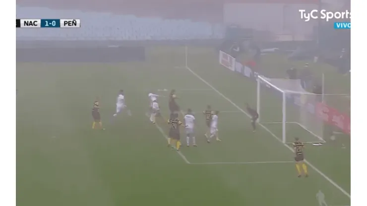 Como argentino en la neblina: golazo de Bergessio, que puso el 1 a 0 para Nacional