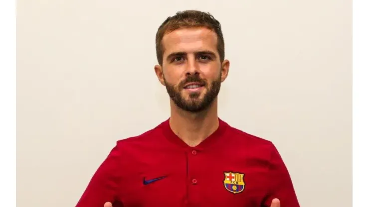 Barcelona posteó la primera foto de Pjanic con los colores culés