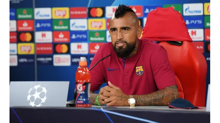 Vidal dejó Barcelona y los hinchas del Madrid recordaron su presentación