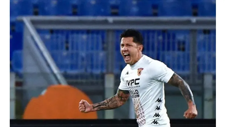 Lapadula juega en el Benevento de Italia.
