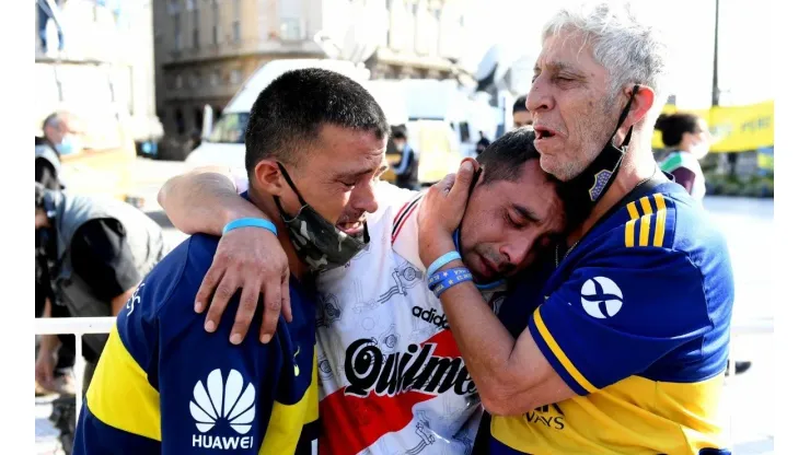 Uniste el país, Diego: el video del abrazo entre un hincha de Boca y de River