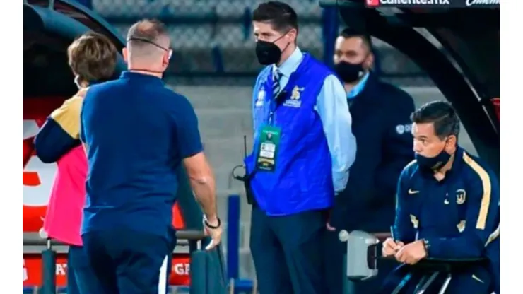 El exjugador de Pumas, 'Pikolín' Palacios sorprendió con su visita en la Final en Ciudad Universitaria.
