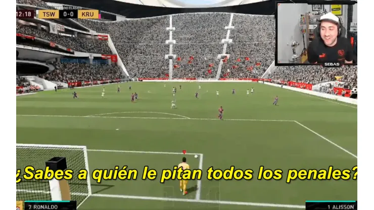 Mientras jugaba a la Play, Toto Salvio tiró una indirecta: "Vos sabés a quién le cobran todo"