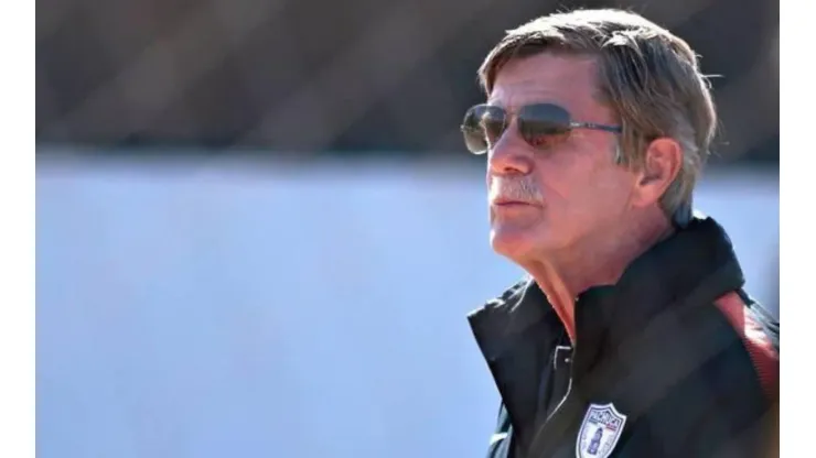 Westerhof asegura que al jugador mexicano no le gusta trabajar.
