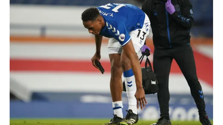 Yerry Mina le sigue los pasos a James: salió lesionado del juego vs M. City