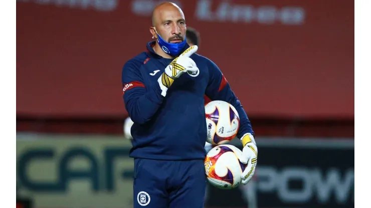 Óscar Pérez se recibió como director técnico en la Federación Mexicana de futbol.
