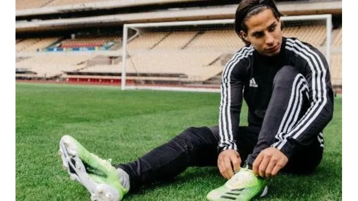 Adidas se convirtió en nuevo patrocinador de Diego Lainez.
