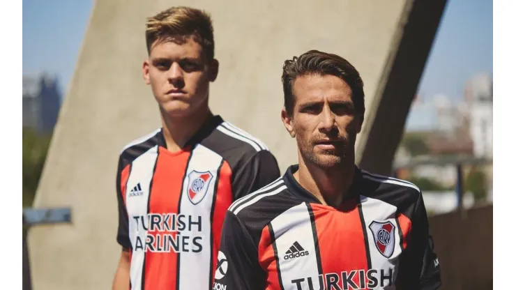 ¡La Tricolor! River presentó su nueva camiseta alternativa para 2021