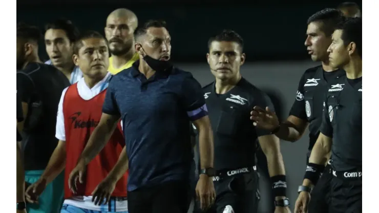 Christian Giménez sumó su quinta derrota al frente de Cancún FC en el Guard1anes 2021.
