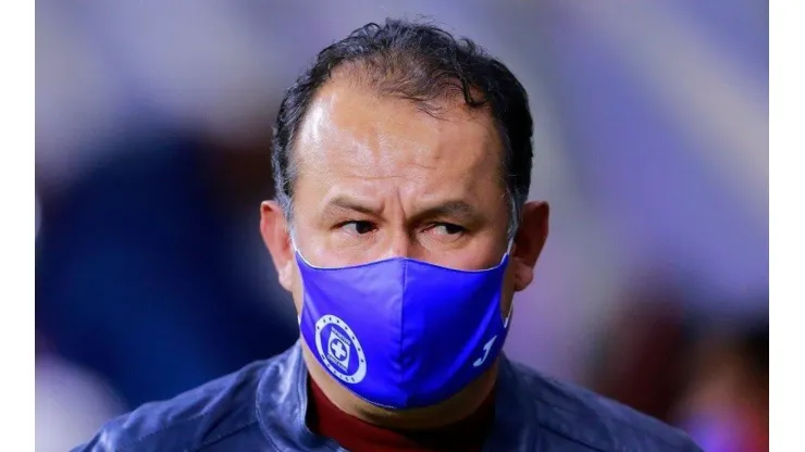 Juan Reynoso es el entrenador de Cruz Azul desde enero del 2021.
