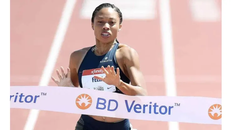 Allyson Felix vuela en los 400 metros