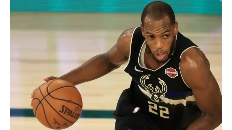 Khris Middleton es el jugador número 11 que se une al equipo (Getty Images)
