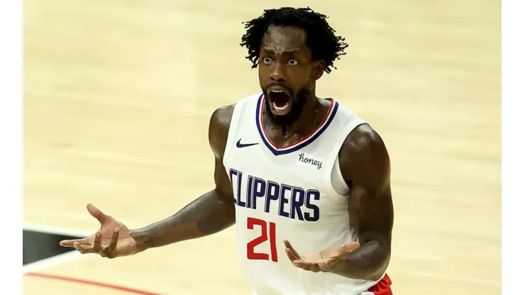 Patrick Beverley dejó ver la frustración por la superioridad de los Suns (Getty Images)
