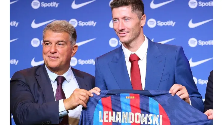 Joan Laporta y Robert Lewandowski en Barcelona.
