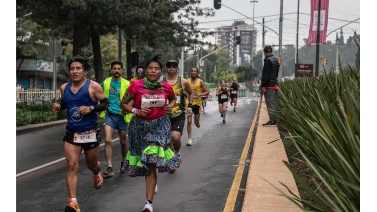 Récords de circuito, corredores raramuris y más de 20.000 participantes en los 42k de CDMX