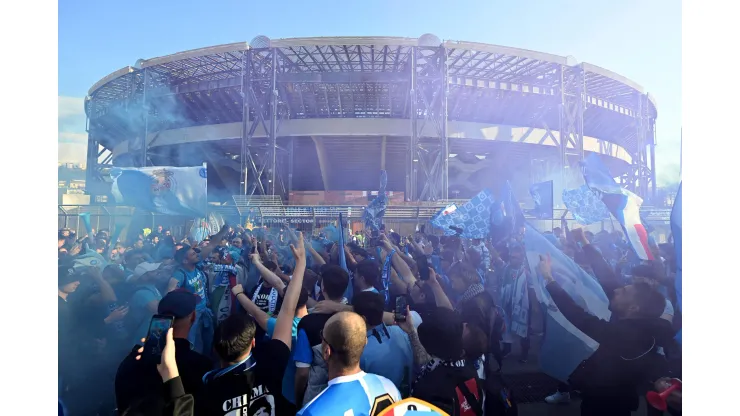 NAPLES, ITALY - MAY 04: Fans of SSC Napoli are seen celebrating outside the Stadio Diego Armando Maradona on May 04, 2023 in Naples, Italy. (Photo by Francesco Pecoraro/Getty Images)
