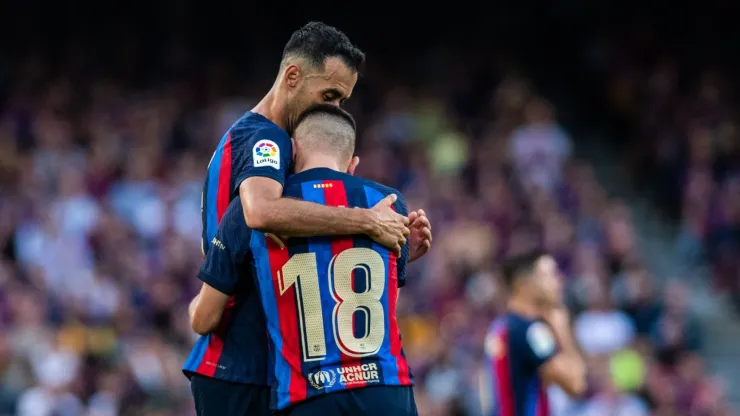 Jordi Alba, Sergio Busquets (Twitter Oficial FC Barcelona)
