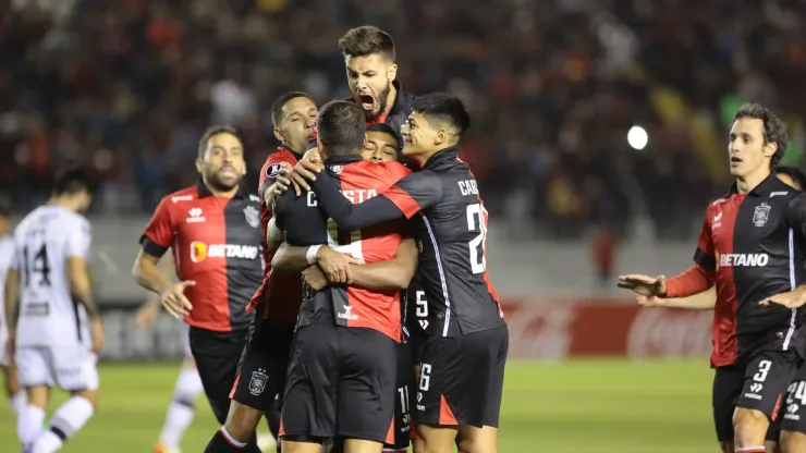 Melgar aplastó a Patronato y provocó la clasificación de otro club