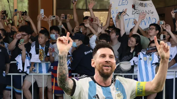 Los fanáticos chinos invadieron el hotel donde se aloja la Selección Argentina.
