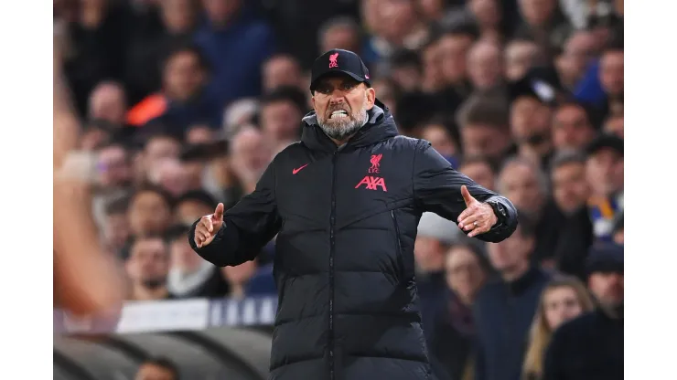 Jurgen Klopp enojado con la directiva del Liverpool (Photo by Stu Forster/Getty Images)
