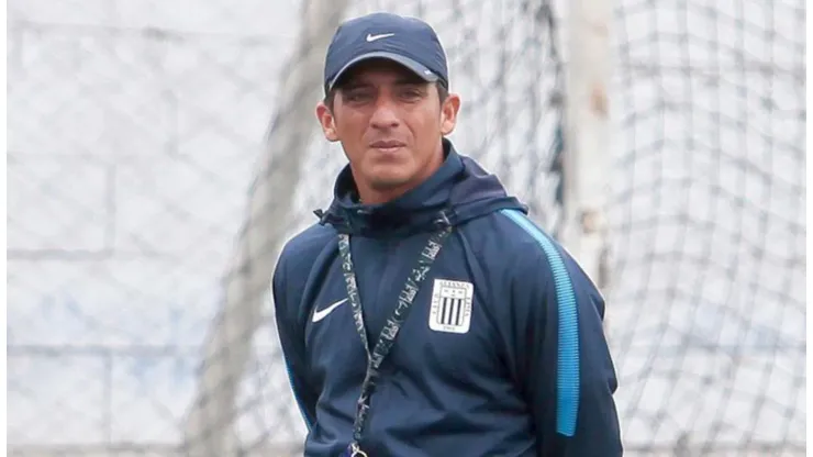 Chicho Salas feliz por eliminación de Alianza Lima.
