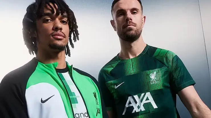 Liverpool presentó su camiseta suplente para la Temporada 2023/24
