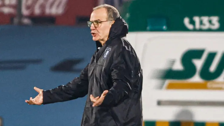 El canchero más querido por Bielsa no lo pasa bien en Chile. 
