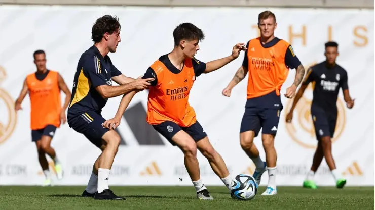 Arda Guler destaca en el entrenamiento del Real Madrid (Photo by Victor Carretero/Real Madrid via Getty Images)
