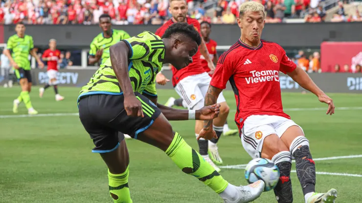 El central argentino protagonizó un fuerte cruce con Saka y Odegaard
