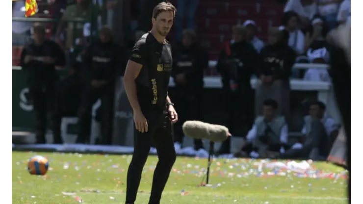 ¿Se va el Príncipe otra vez?: Luis Zubeldía recibió una oferta para dejar Liga de Quito