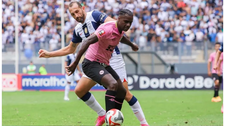 "Alianza Lima tiene un jugador más"