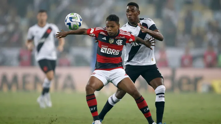 Flamengo agregó una especial bonificación si el jugador llega a ganar el 'balón de oro'. 
