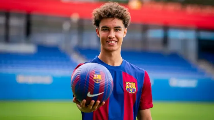 Noah Darvich, el joven talento alemán de 16 años que el Barcelona le compró al Friburgo por 2.5 millones de euros. fcbarcelona.cat
