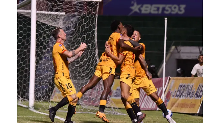 Portoviejo, 12 de agosto de 2023. En el estadio Reales Tamarindos, Delfín recibe a Barcelona en un partido por la Fecha 1 - Segunda Etapa del campeonato nacional de fútbol Liga Pro Bet593 2023. API / Ariel OCHOA
