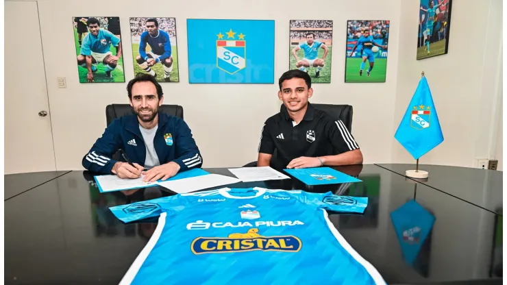 ¿Hasta cuándo renovó Jhilmar Lora con Sporting Cristal?