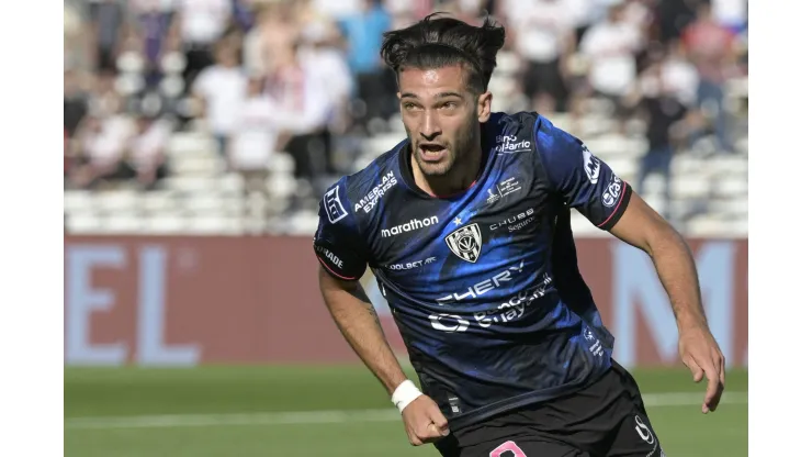 Independiente del Valle's Argentine forward Lautaro Diaz celebrates after scoring against Sao Paulo during the Copa Sudamericana football tournament final match between Sao Paulo and Independiente del Valle, at the Mario Alberto Kempes stadium in Cordoba, Argentina, on October 1st, 2022. (Photo by JUAN MABROMATA / AFP)
