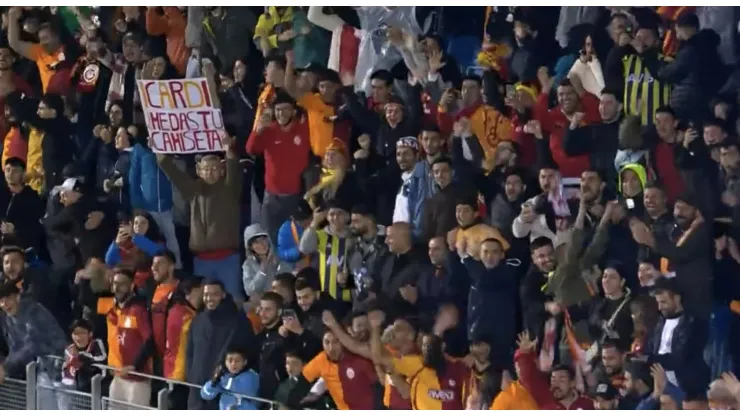 Hinchas de Galatasaray y Fenerbahce, ¿alentando juntos?