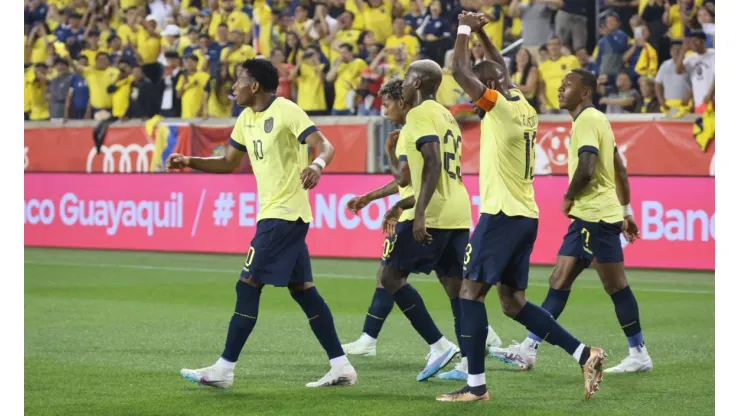 ¿Otra sorpresa?: Félix Sánchez se reunió con este jugador para una convocatoria vs. Argentina