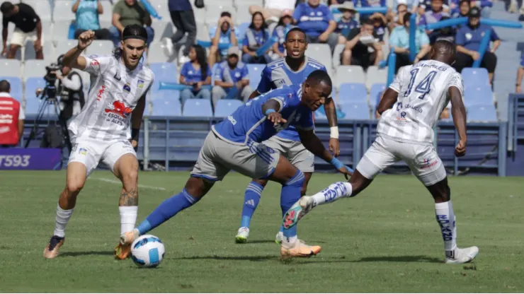 Cerca del descenso: Emelec cae de local ante Delfín