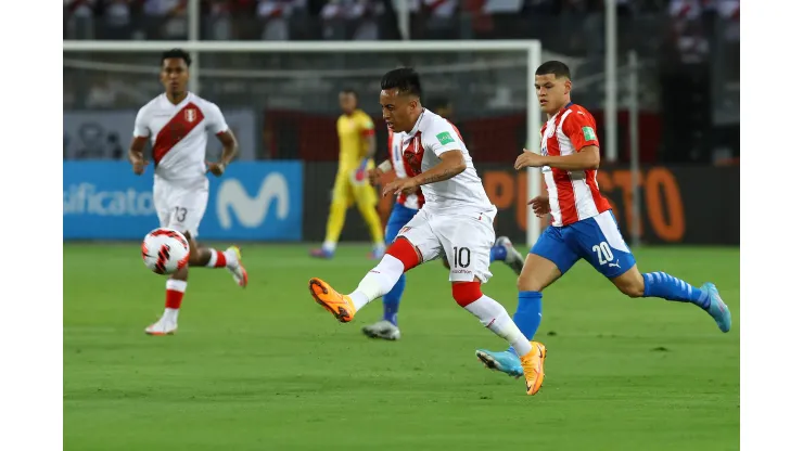 LIMA, PERU - MARCH 29: Christian Cueva of Peru kicks the ball during the FIFA World Cup Qatar 2022 qualification match between Peru and Paraguay at Estadio Nacional on March 29, 2022 in Lima, Peru. (Photo by Leonardo Fernandez/Getty Images)
