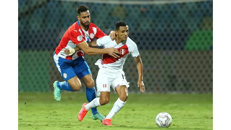 GOIANIA, BRAZIL - JULY 02: Yoshimar Yotún of Peru fights for the ball with Gabriel Avalos of Paraguay during a quarterfinal match between Peru and Paraguay as part of Copa America Brazil 2021 at Estadio Olimpico on July 02, 2021 in Goiania, Brazil. (Photo by Alexandre Schneider/Getty Images)
